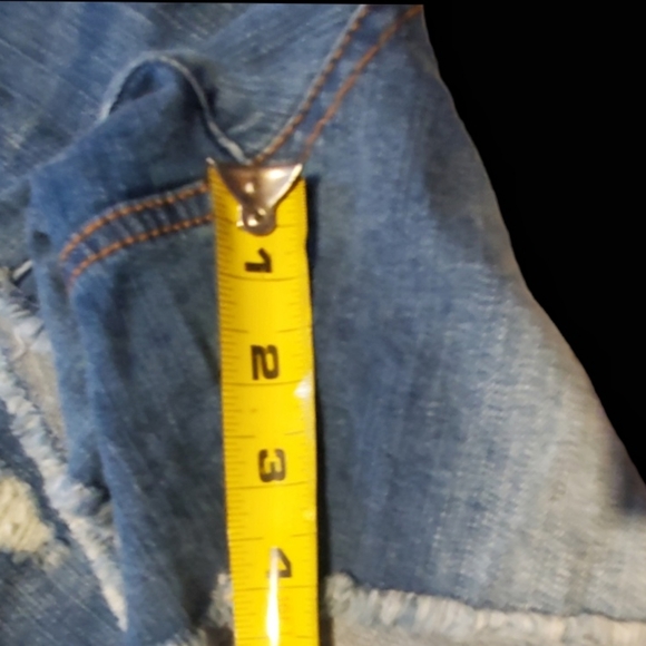 NWT-Time and Tru Sretch Denim Shorts. Size 14. - Picture 5 of 6